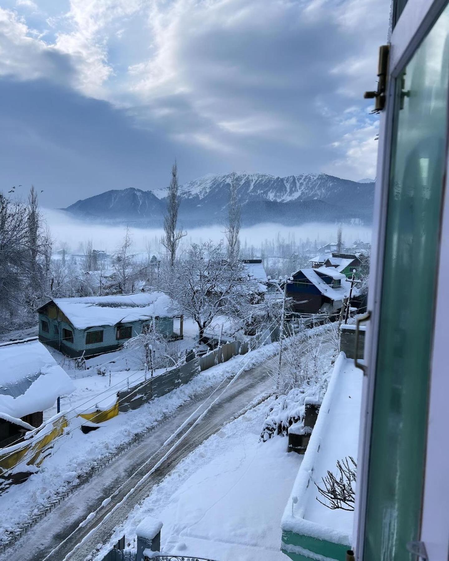 Everest Guest House Gulmarg Zewnętrze zdjęcie