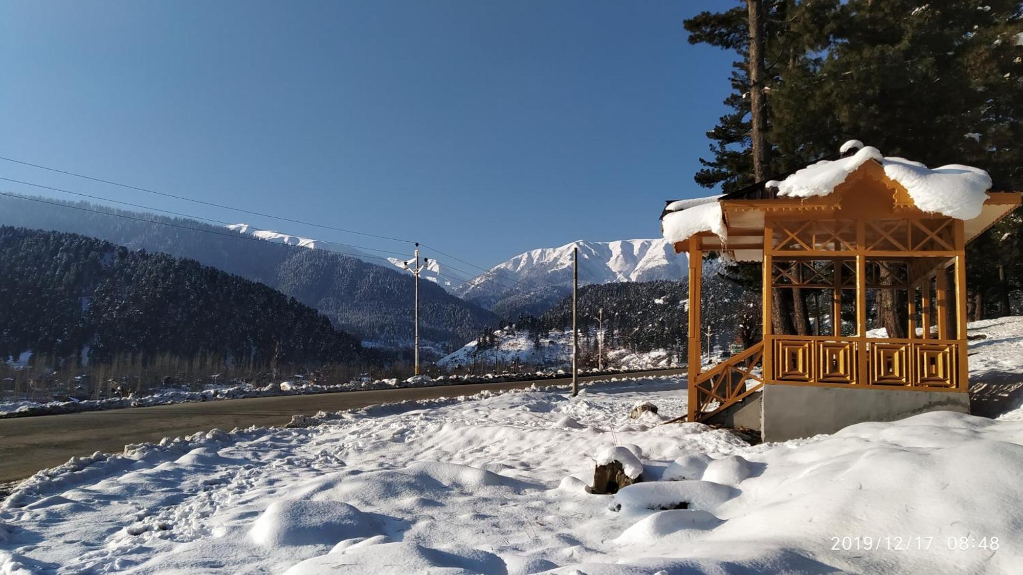Everest Guest House Gulmarg Zewnętrze zdjęcie