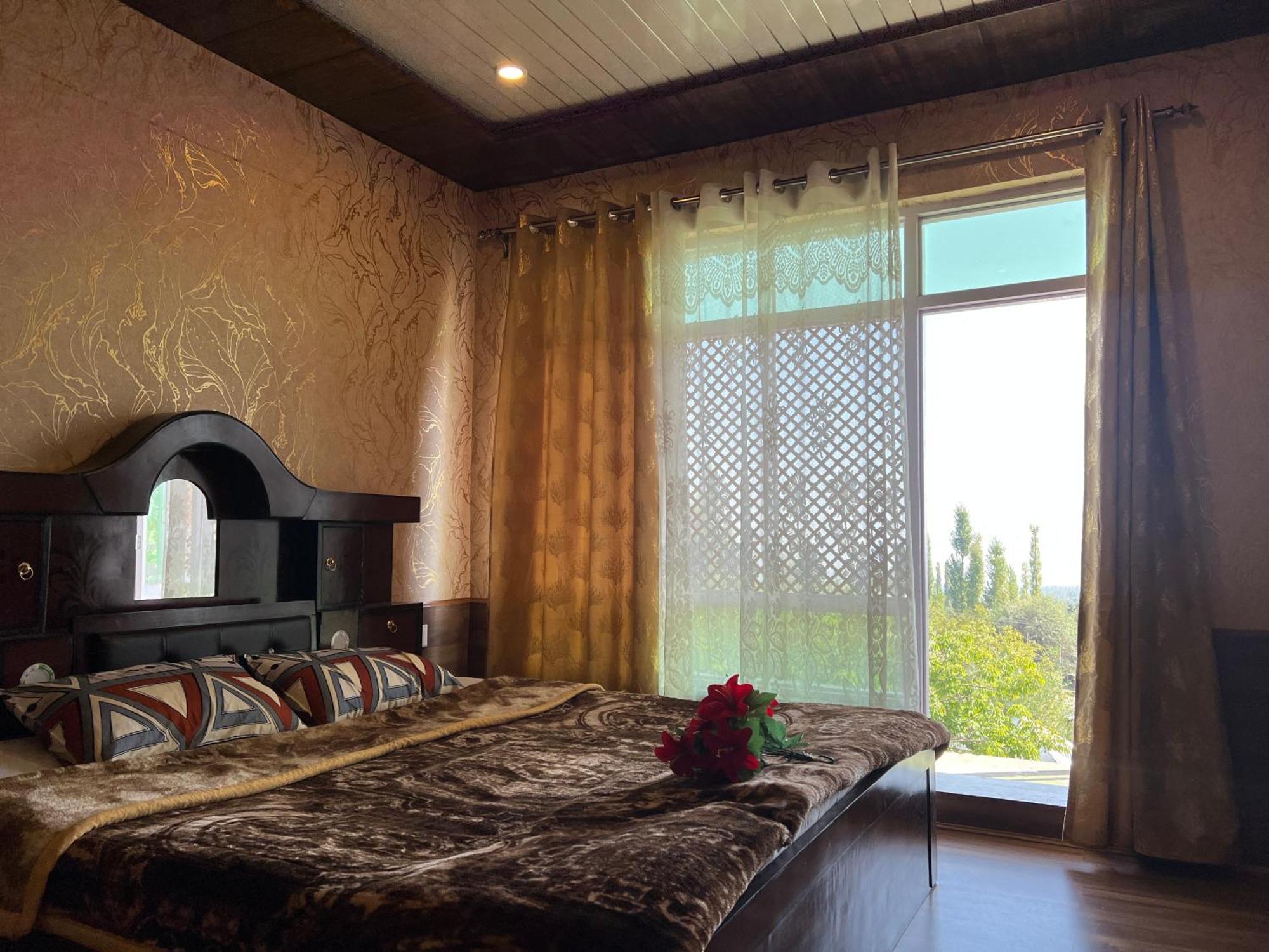 Everest Guest House Gulmarg Zewnętrze zdjęcie