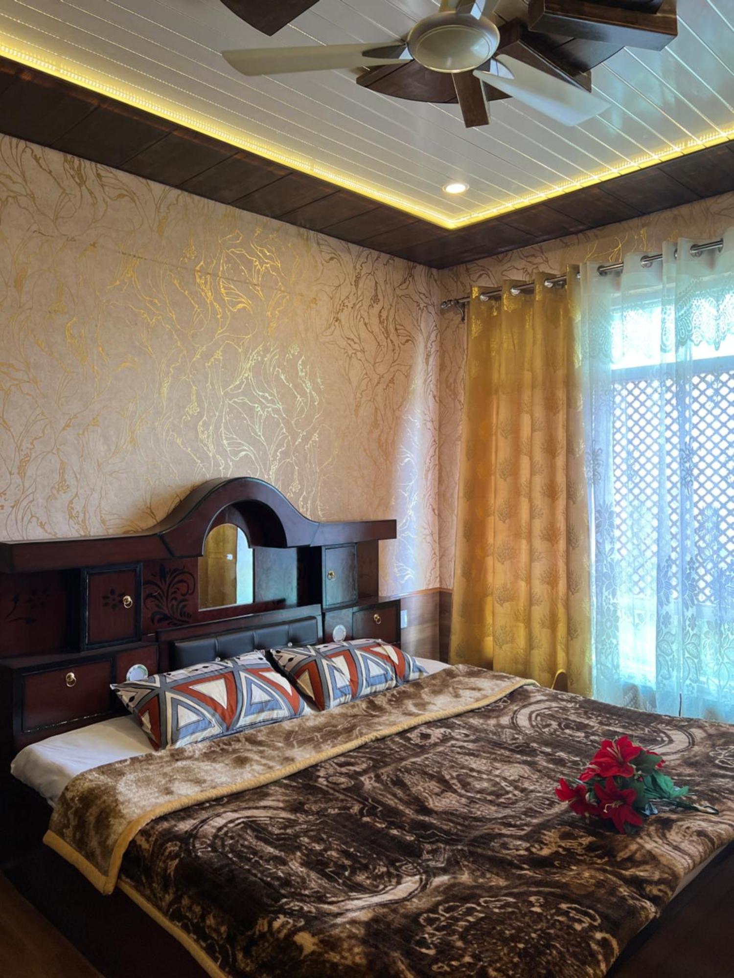 Everest Guest House Gulmarg Zewnętrze zdjęcie